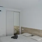El Pato Primera Linea